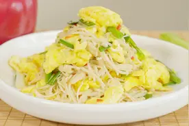 国家名厨教做鸡蛋炒金针菇，炒菜顺序一定记牢，让你厨艺节节高升视频封面