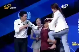 17岁双胞胎姐妹上演力量杂技，武文惨遭田慧高跟鞋踩，看着都疼视频封面