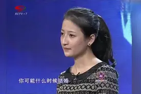 相爱八年的女友要出国,男友怒了,当众爆出实情:只要出国就分手视频封面