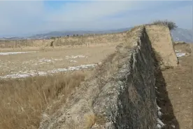 定西青岚红庄山顶上这处有三座敌台的大型明清建筑应该叫堡还是城视频封面