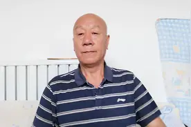 讲一下做楼梯扶手的事，只听楼梯响，不見人下来