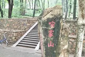 海拔145米，武汉市内第一高山喻家山，到山顶后可以俯瞰东湖！