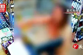 女子深夜冲进便利店求救，一丝不挂浑身是血，自称惨遭丈夫家暴视频封面