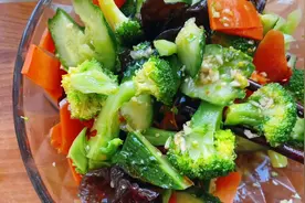 西兰花这样凉拌，好吃又营养，做法简单！