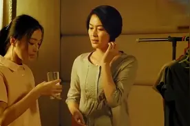 美女孕吐严重，刚喝完牛奶就吐，这下算是白喝了！视频封面