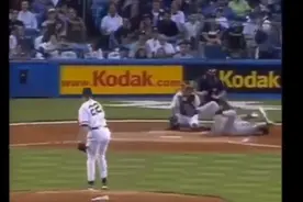 MLB棒球，投手故意将球击中接球者引发的事件视频封面