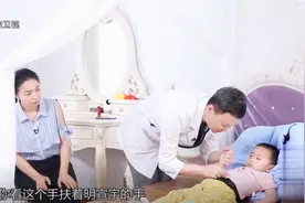 孩子半夜梦游，专家揭秘梦游原因，其实与妈妈大有关系！视频封面