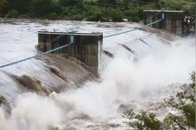 婉拒中国团队提议，投资3万亿请韩国人修水坝，结果溃坝水淹70里视频封面