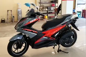 雅马哈Aerox 155踏板车厉害了！堪比街跑小钢炮，超越同级车型视频封面