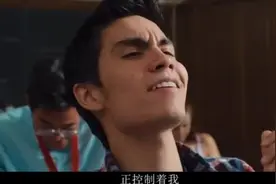 小伙考试呢，竟看着美女老师幻想，小伙子这个想法有点丰富啊视频封面