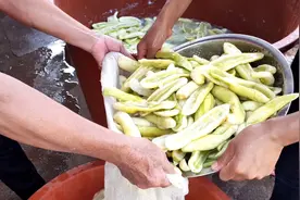 广西农村纯手工制作黄瓜皮，清脆爽口又开胃，跟大家的做法一样吗