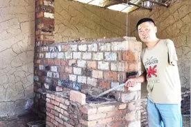 东北火墙火炕怎么建造的？吉祥岛屿木屋建设，农村邻里乡亲来帮忙