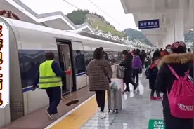 张家界终于开通高铁了，为湘西振兴打通了更加便捷的出路视频封面