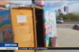 充气城堡事故再发！俄罗斯一充气城堡飞上天，致5名幼童受伤视频封面