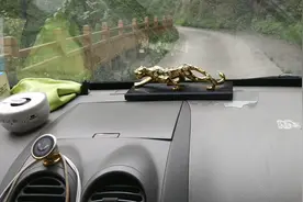 奇遇广西河池市英洞瀑布山庄的天然隧洞，鬼斧神功造化，不枉来世视频封面