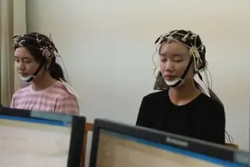 女飞行员是怎么选出来的？