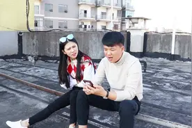 女朋友生气了，朋友出谋划策给心爱女友发红包，结果人财两空视频封面