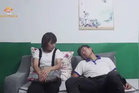 结婚多年妻子终于怀孕，上厕所突然肚子疼，到医院一检查丈夫乐了视频封面