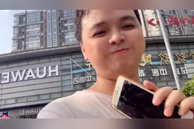 小伙去修手机，6sp屏幕要400块？你们觉得还值得修吗？视频封面