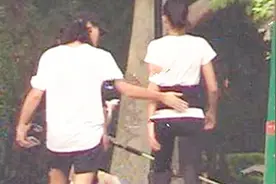 张蓝心恋情曝光，和男朋友好似兄弟勾肩搭背，不愧为最强武打女星视频封面