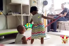 暴力姐姐总打弟弟，妈妈都无奈了，怎么才能让他们和平相处？视频封面