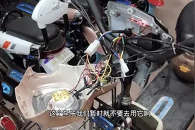 一台电动车整条线路被烧掉，到底是怎么回事，看师傅怎么教你修视频封面