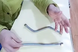 家里安装天然热水器时这样挑选进水管和出水管。视频封面