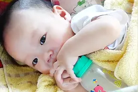 和尚捡了上百个孤儿养在寺庙里，乞求好心人能收养视频封面