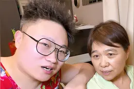 丈母娘一个人带娃太累，委屈的想要回老家，让我们花钱请保姆带娃视频封面