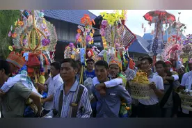 在西双版纳，男孩子出家当和尚需要经历的过程（下）视频封面