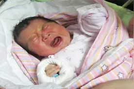 宝宝夜奶喂几次最合适？在娃1个月内，医生都建议夜奶不要超过5次视频封面