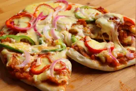 外面卖50一份的披萨，教你在家做，不用烤箱，柔软拉丝