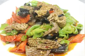 火爆腰花焯水还是过油？大厨教你正确做法，脆嫩爽口，不腥没臊味视频封面