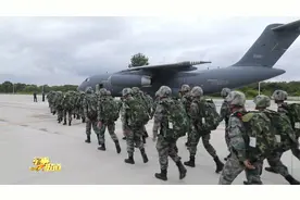 【直击演训场】大飞机集群伞降 锤炼特种兵空降渗透能力视频封面