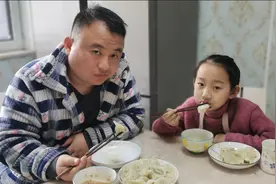 感冒发烧媳妇不让吃鱼不让吃肉，包了白菜粉条馅的水饺幸福的味道视频封面