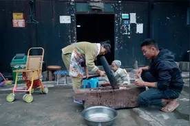 红薯粉你会制作吗？看农村夫妻是如何把红薯，制作成红薯淀粉的视频封面