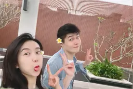 演员许龄月微博官宣恋情 晒与男友合照幸福甜蜜视频封面