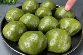 我做的艾草青团，不发硬不塌陷，入口软糯，让我收藏了4年的做法视频封面