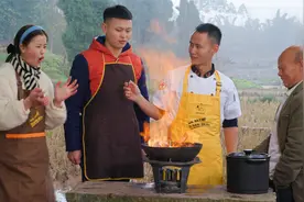 厨师长制作川味版火焰醉鹅，点火那一刻大家都惊呆了视频封面