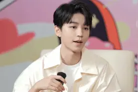 万里归途首映采访直播全程王俊凯，饶晓志爆万里归途拍摄幕后花絮视频封面