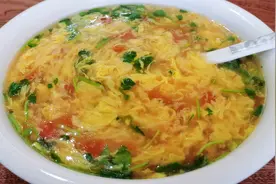 西红柿鸡蛋汤，切记不要直接倒入鸡蛋，教你一招，蛋花漂亮又美味