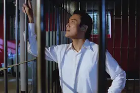 三人隔空对唱《旧欢如梦》，梁家辉一开口，瞬间把我惊艳到了！视频封面