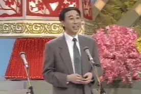 春晚：牛群与冯巩，爆笑演绎《办晚会》，一头驴竟引出趣事视频封面