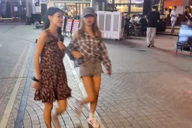 茂名特色的文创街，满大街都是美女，凌晨1点夜生活热闹非凡