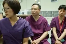 孩子得严重疾病 必须远赴异地治疗 救护车足足行驶了十八小时视频封面