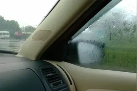 雨天车侧窗雾气大，看不清视野？学会这一窍门，温差再大也不起雾视频封面