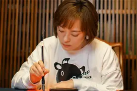 孙俪手抄字帖参展！功底深厚字迹秀美，网友：集美貌与才华于一身视频封面