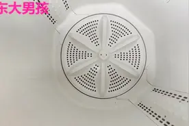双缸洗衣机加上水波轮就不转圈啦，到底是怎么回事呢？其实很简单