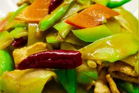 这才是佛手瓜最好吃的做法，瓜皮清脆清口，肉片滑嫩入味，真下饭