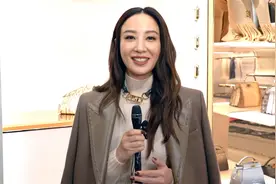【粤语】久违回香港捞金 郑希怡曝6岁女儿梁浸浸做啥都要跟妈咪视频封面